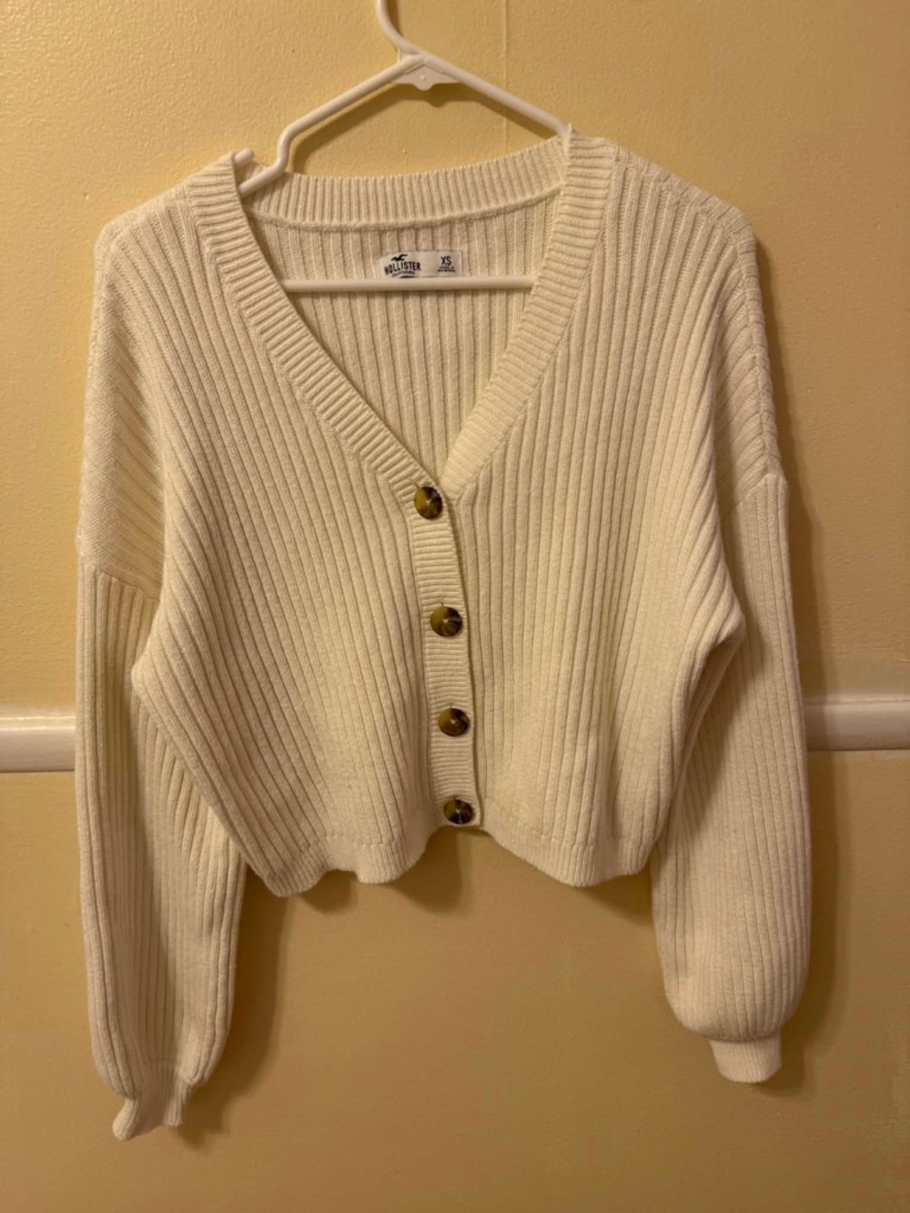 Hollister Cream Ribbed V-Neck Button Crop Cardigan